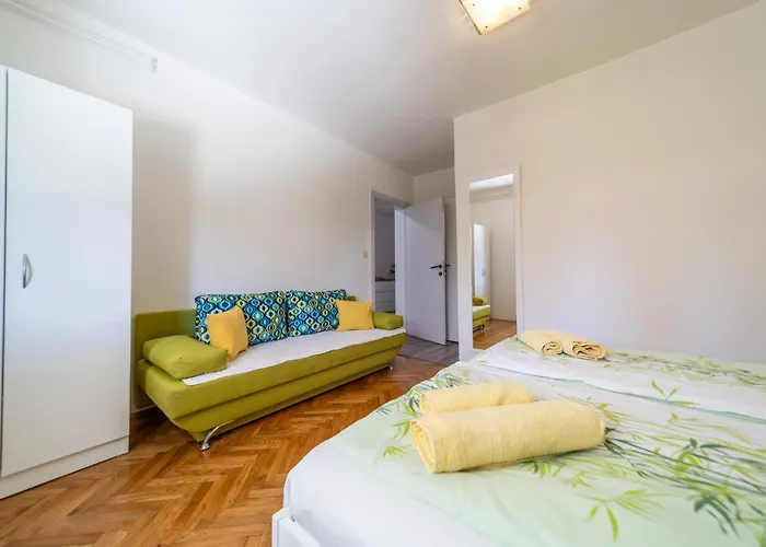 Rooms And Apartments Lidija